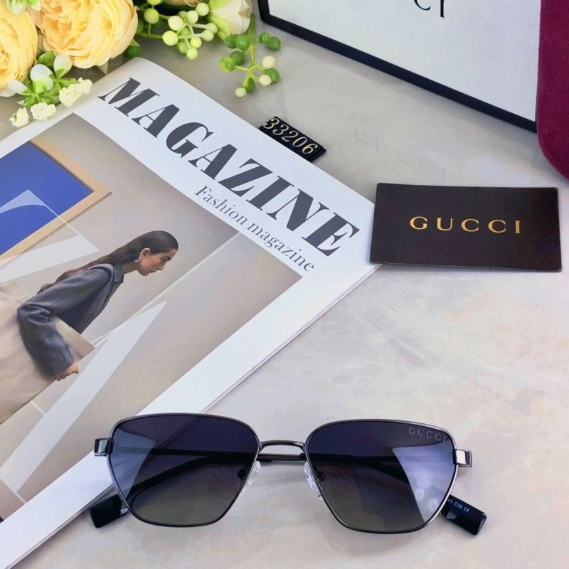 Gucci Sunglasses Sleek 279712