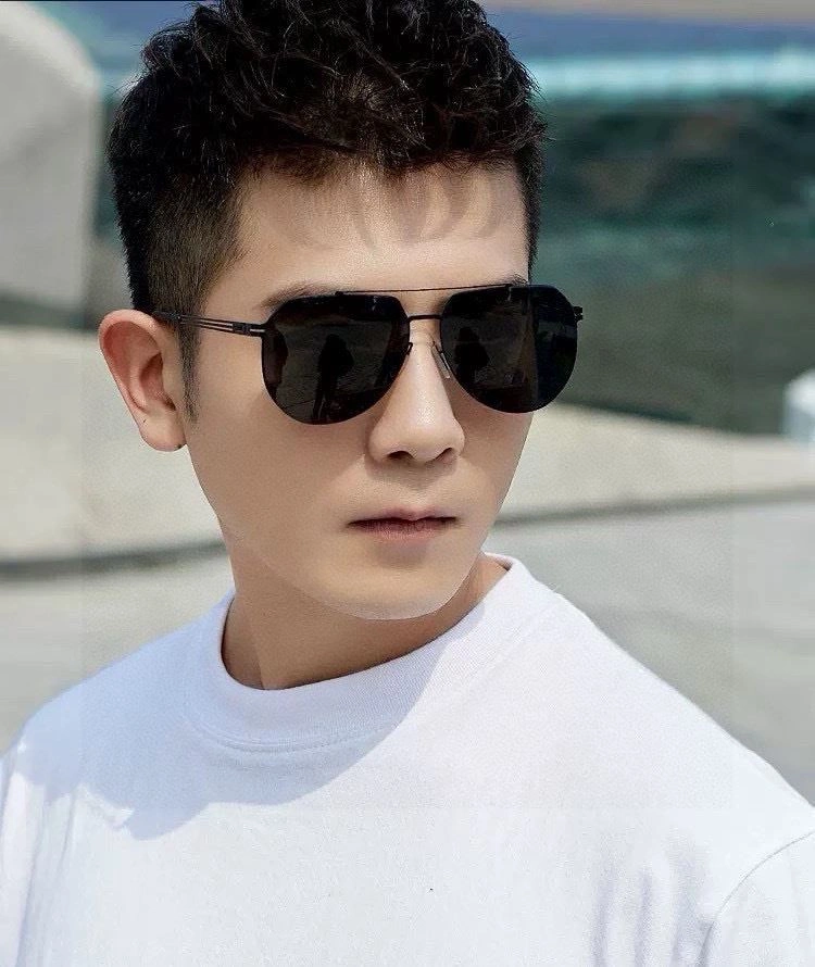 Gucci Sunglasses Versatile 279731