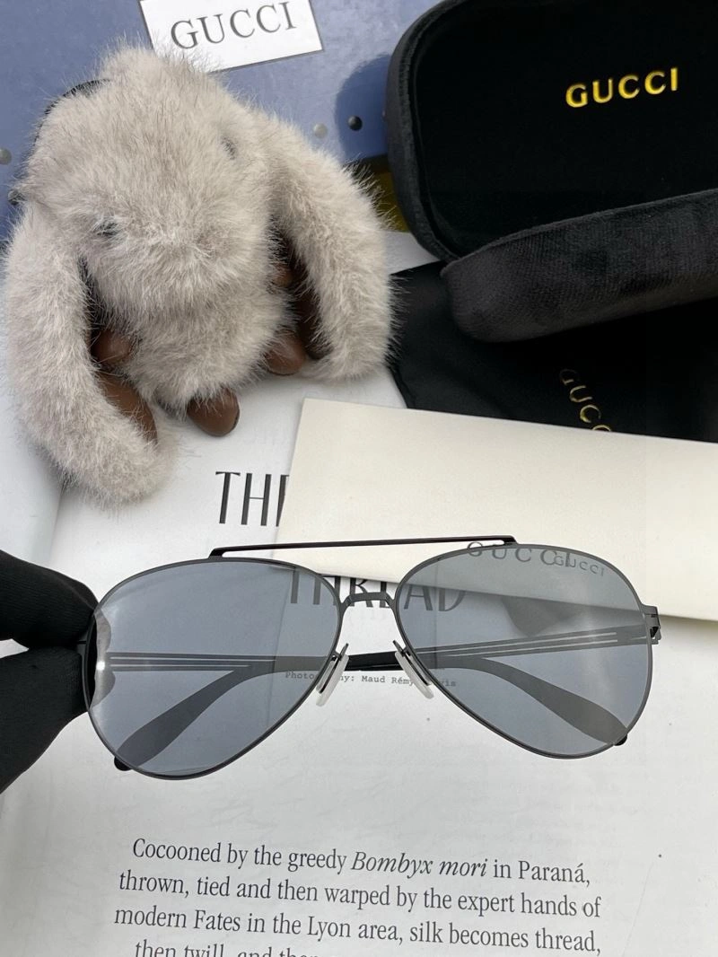 Gucci Sunglasses Versatile 279731