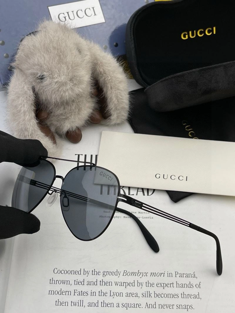 Gucci Sunglasses Versatile 279731