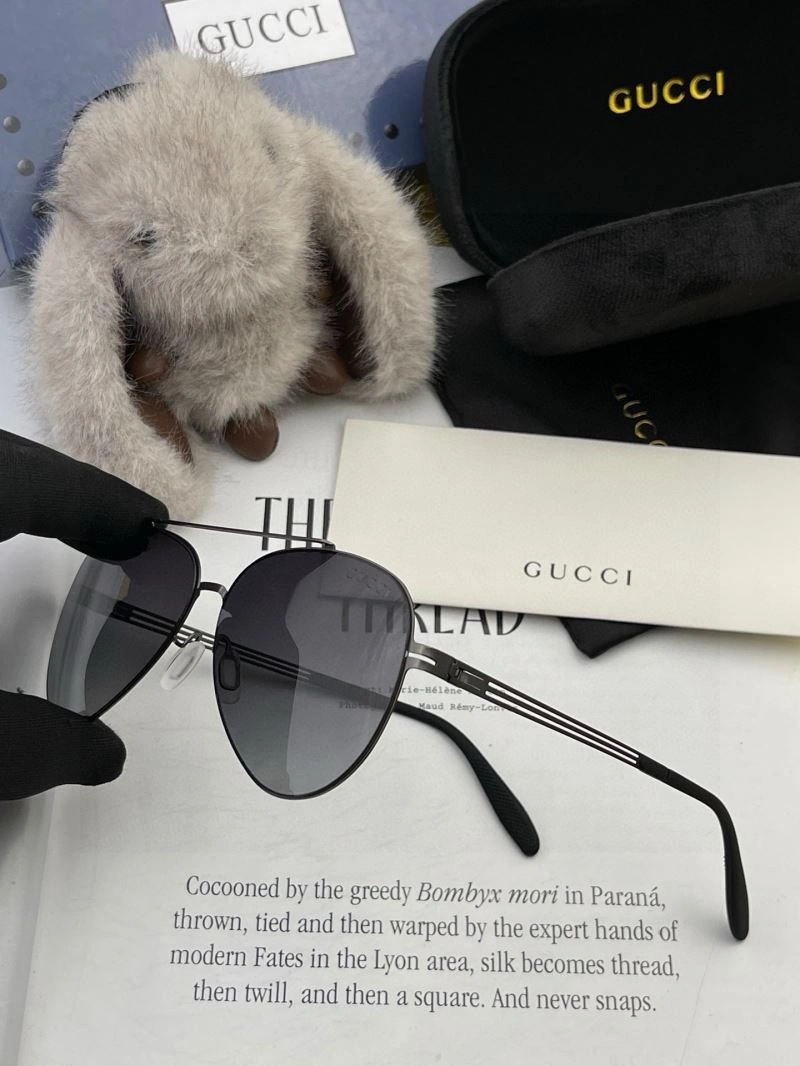Gucci Sunglasses Versatile 279731