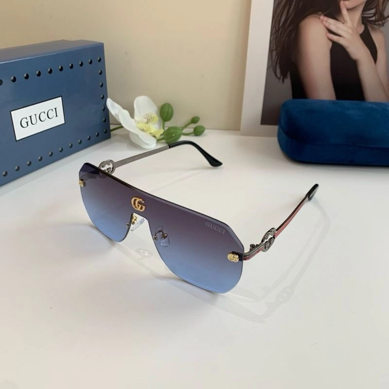 Gucci Sunglasses Fashionable 279710