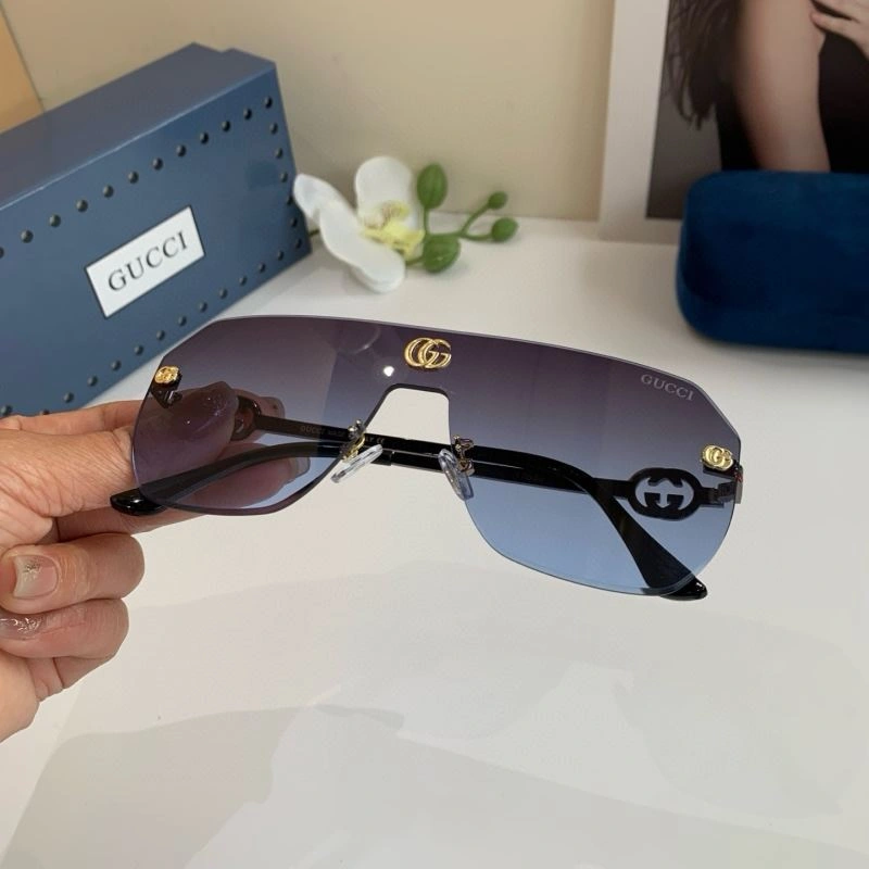 Gucci Sunglasses Fashionable 279710