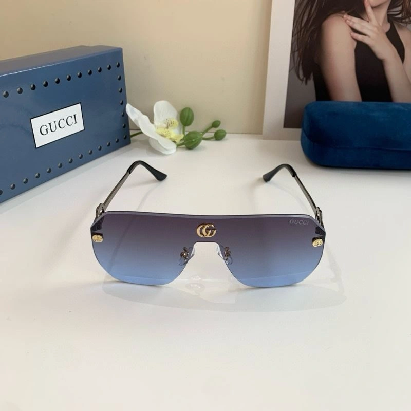 Gucci Sunglasses Fashionable 279710