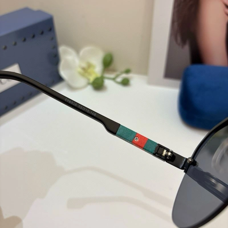 Gucci Sunglasses UrbanChic 279706