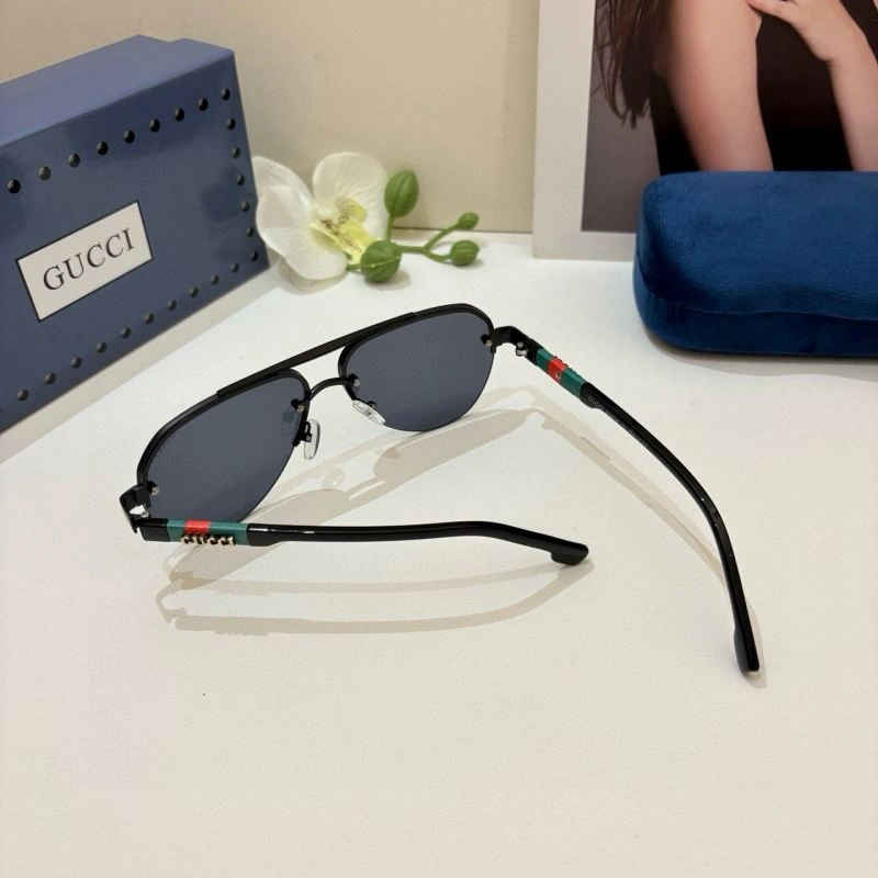 Gucci Sunglasses UrbanChic 279706