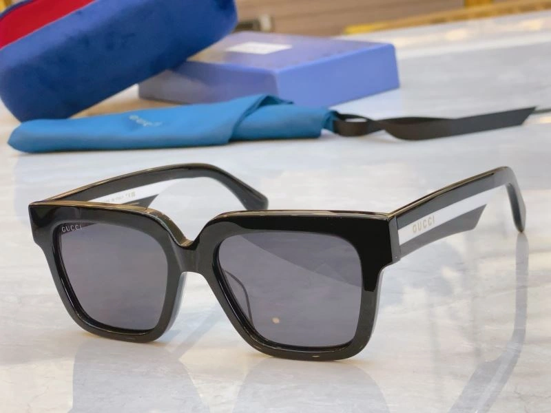 Effortless Gucci Sunglasses 279702