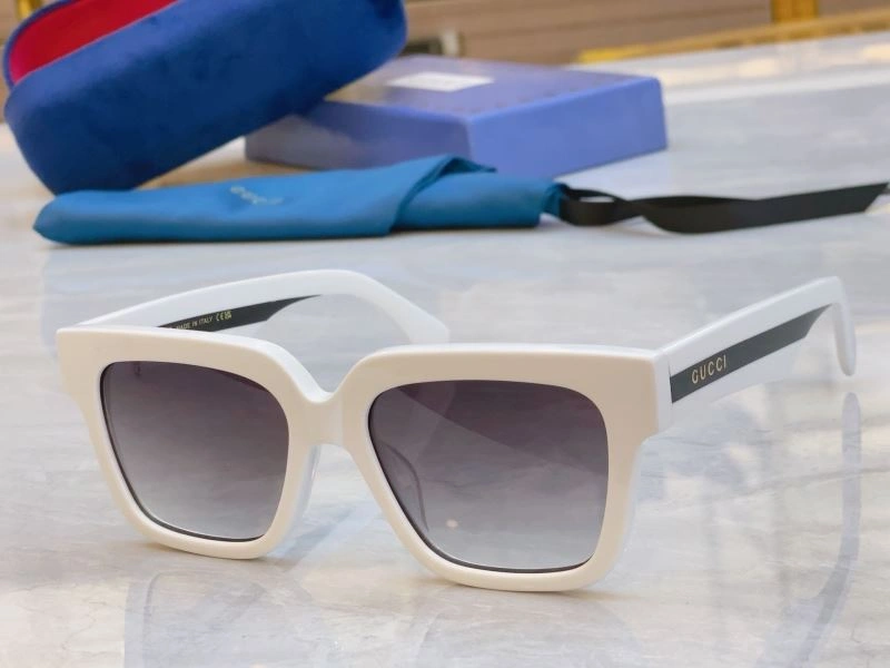 Effortless Gucci Sunglasses 279702