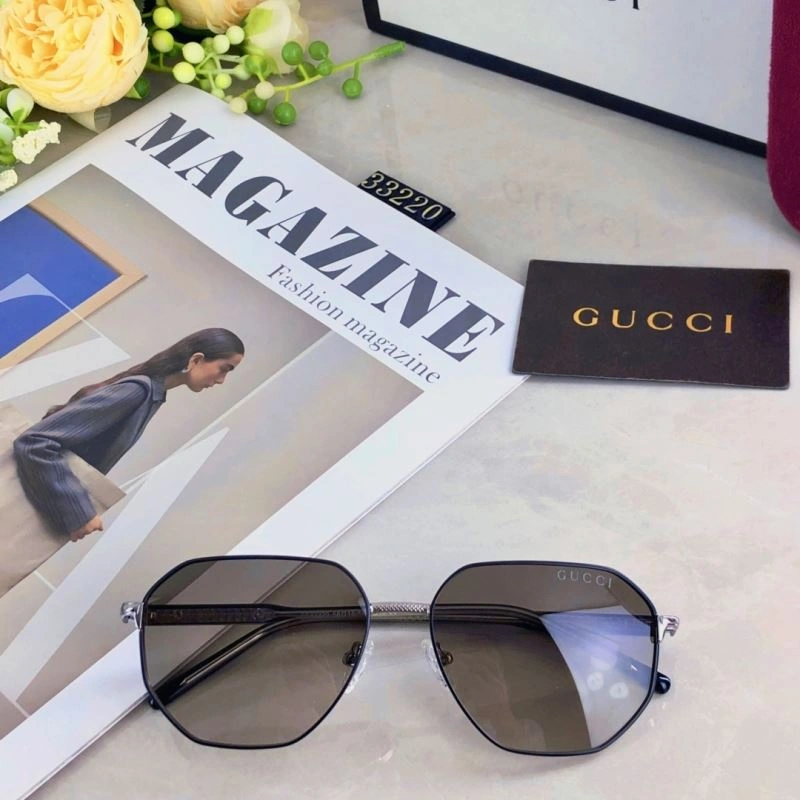 Gucci Sunglasses Sleek 279684