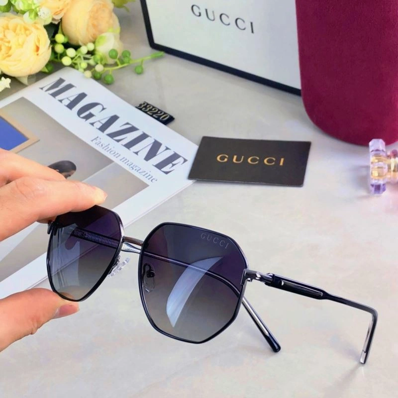 Gucci Sunglasses Sleek 279684