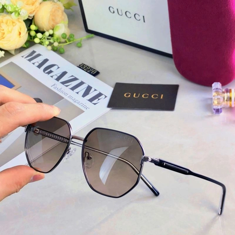 Gucci Sunglasses Sleek 279684