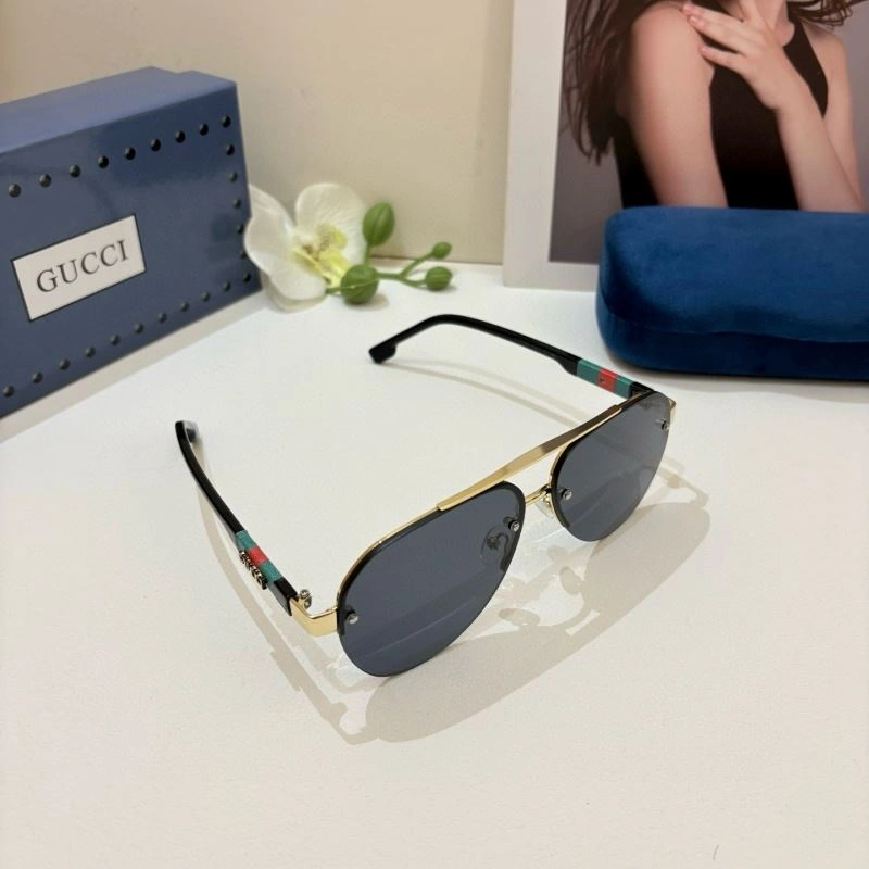 Gucci Sunglasses Sporty 279683