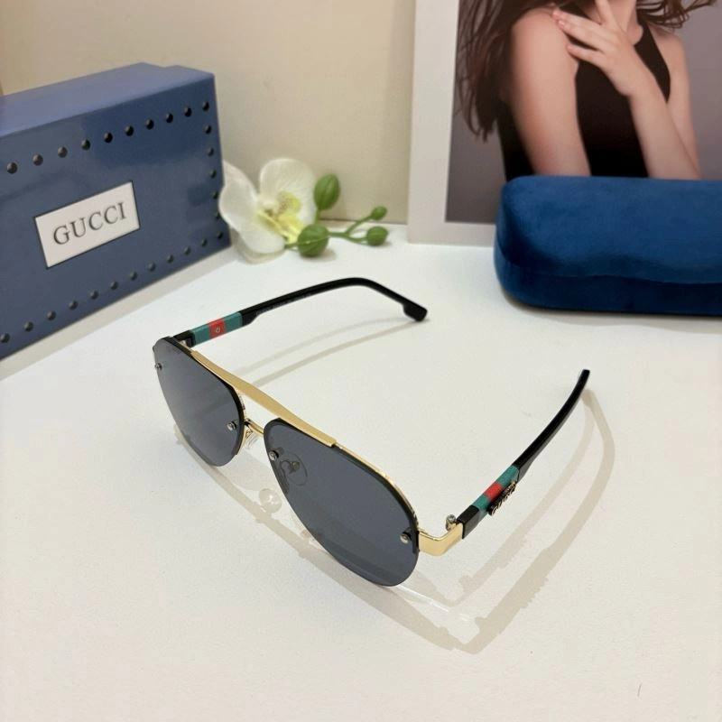 Gucci Sunglasses Sporty 279683