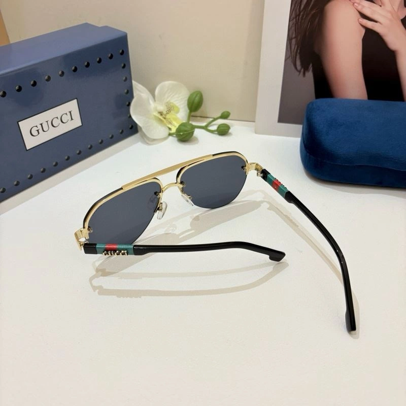 Gucci Sunglasses Sporty 279683