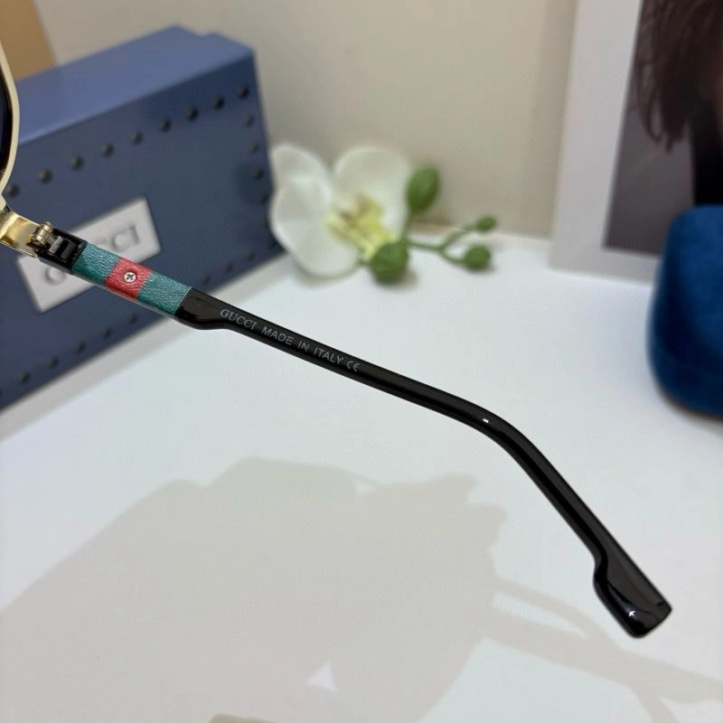Gucci Sunglasses Sporty 279683