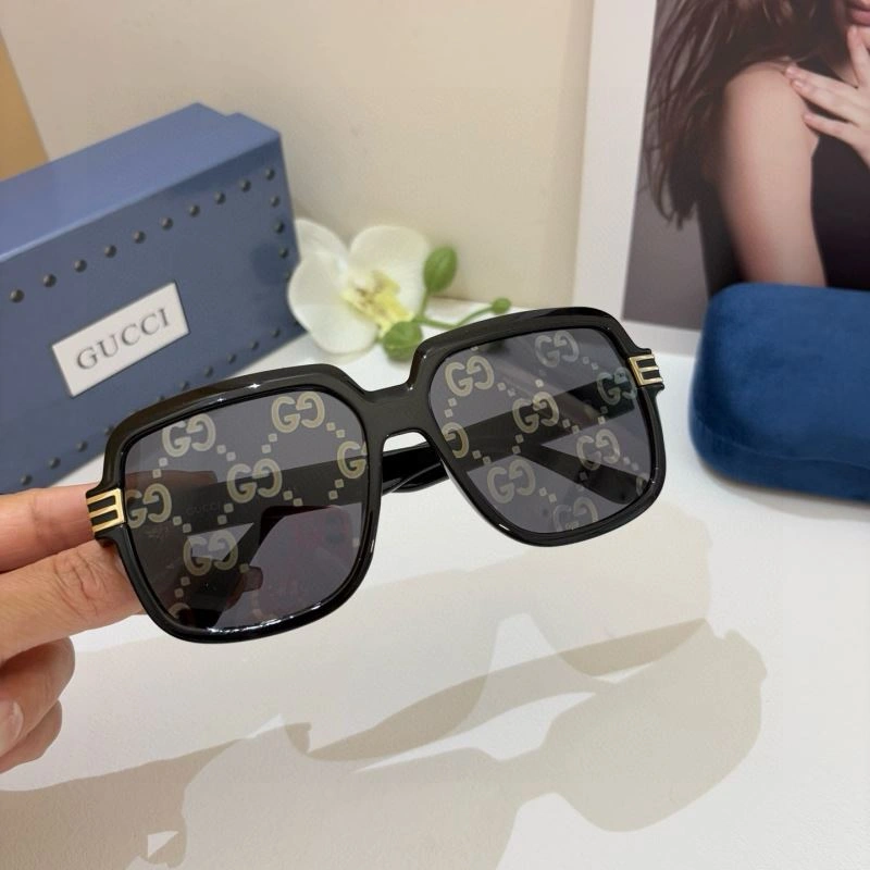 Gucci Sunglasses Fashionable 279682