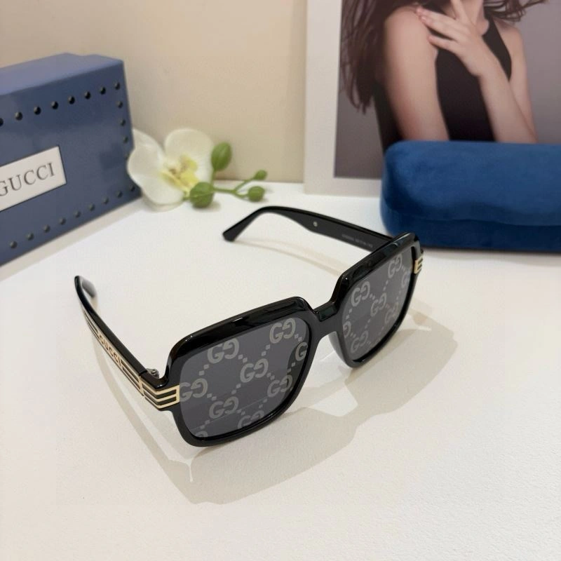 Gucci Sunglasses Fashionable 279682