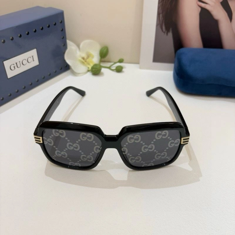 Gucci Sunglasses Fashionable 279682