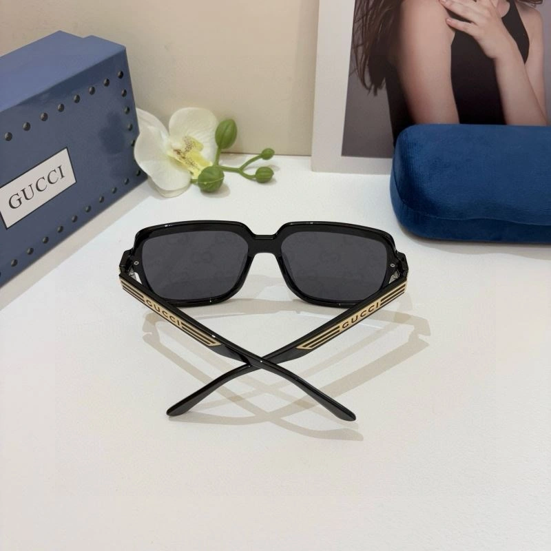 Gucci Sunglasses Fashionable 279682