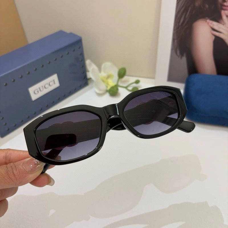 Trendsetting Gucci Sunglasses 279679