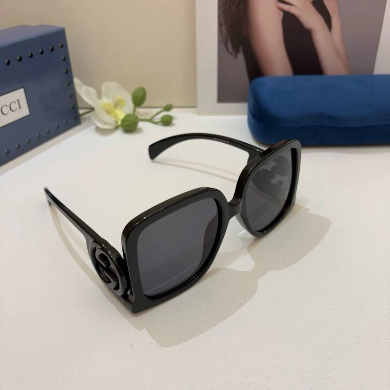 Vibrant Gucci Sunglasses 279674