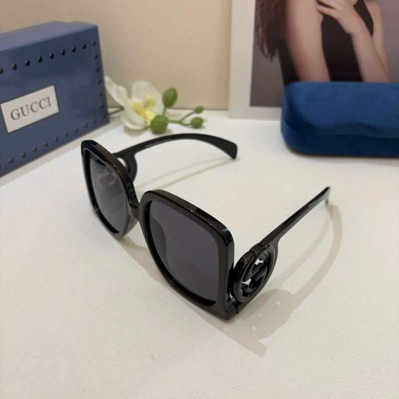Vibrant Gucci Sunglasses 279674