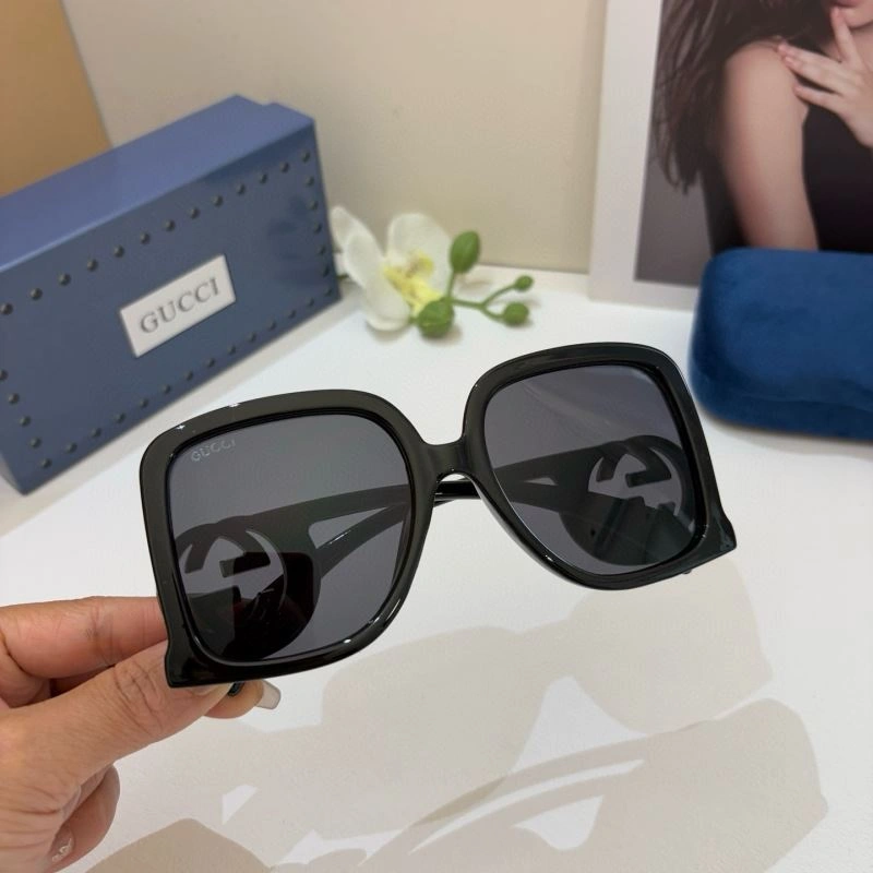 Vibrant Gucci Sunglasses 279674