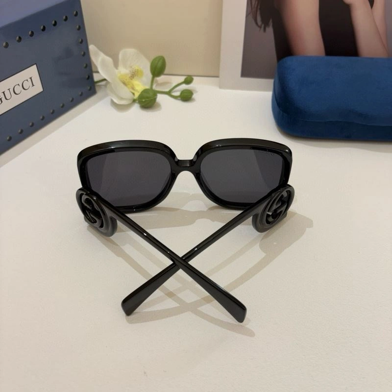 Vibrant Gucci Sunglasses 279674