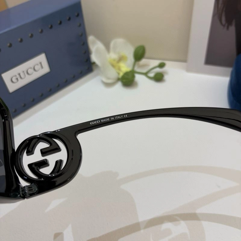 Vibrant Gucci Sunglasses 279674