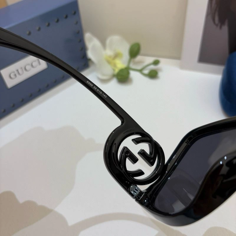 Vibrant Gucci Sunglasses 279674