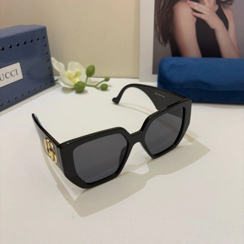 Modern Gucci Sunglasses 279642