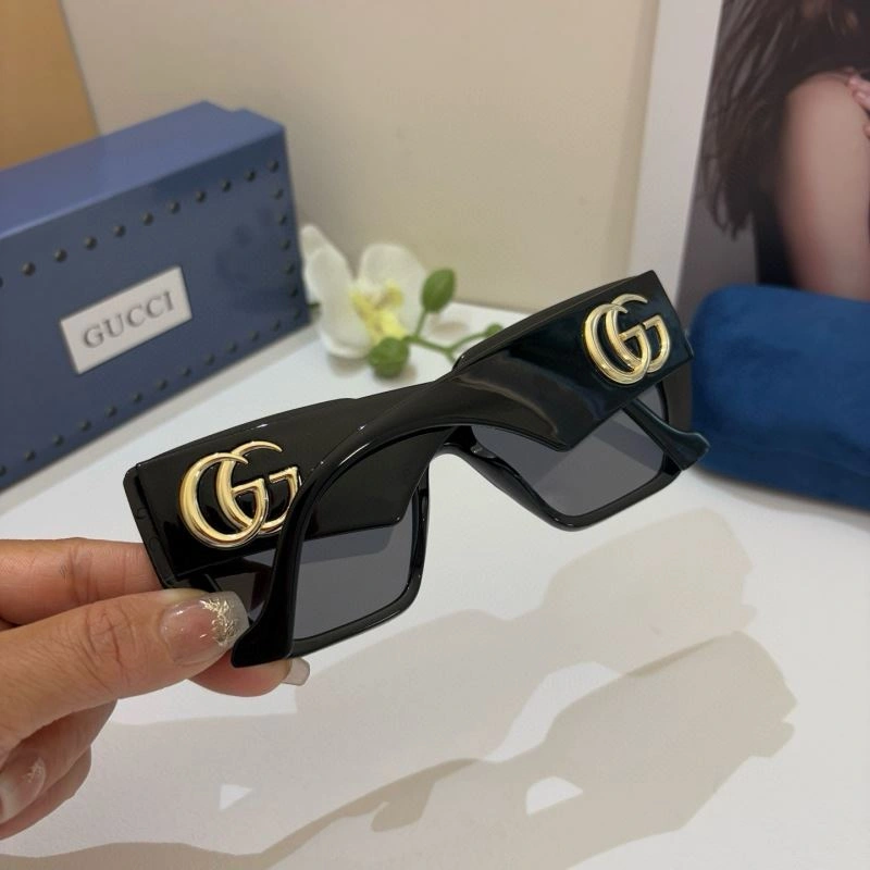 Modern Gucci Sunglasses 279642
