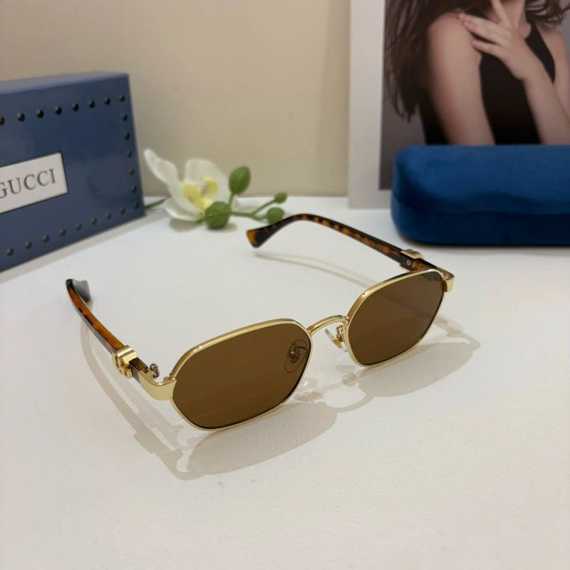 Gucci Sunglasses ModernLook 279646