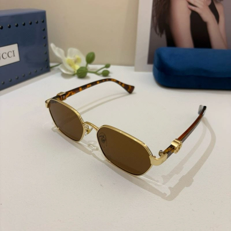 Gucci Sunglasses ModernLook 279646