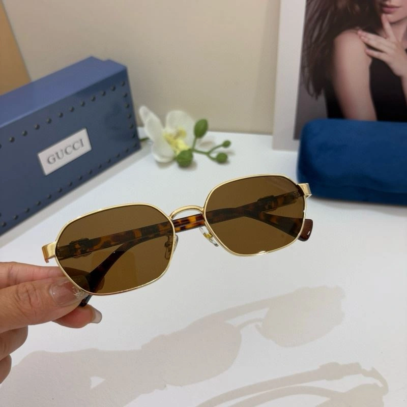 Gucci Sunglasses ModernLook 279646