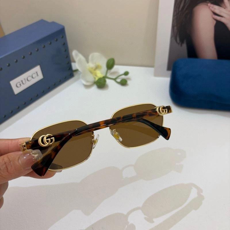 Gucci Sunglasses ModernLook 279646