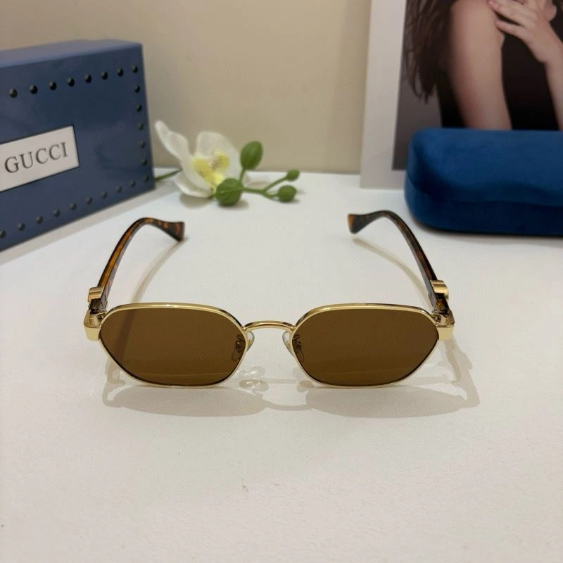 Gucci Sunglasses ModernLook 279646