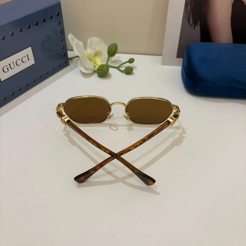 Gucci Sunglasses ModernLook 279646