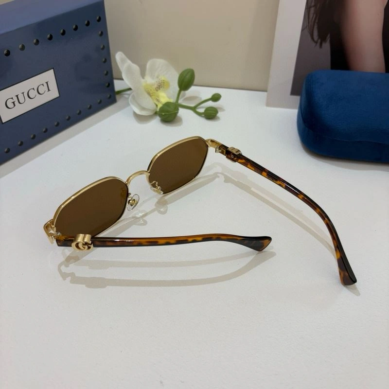 Gucci Sunglasses ModernLook 279646