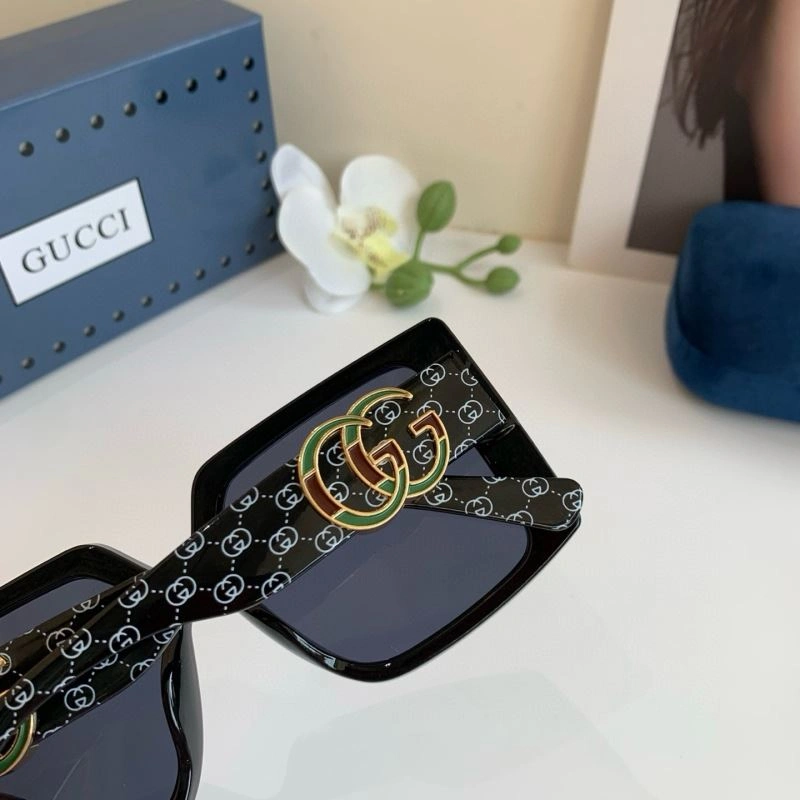 Effortless Gucci Sunglasses 279629