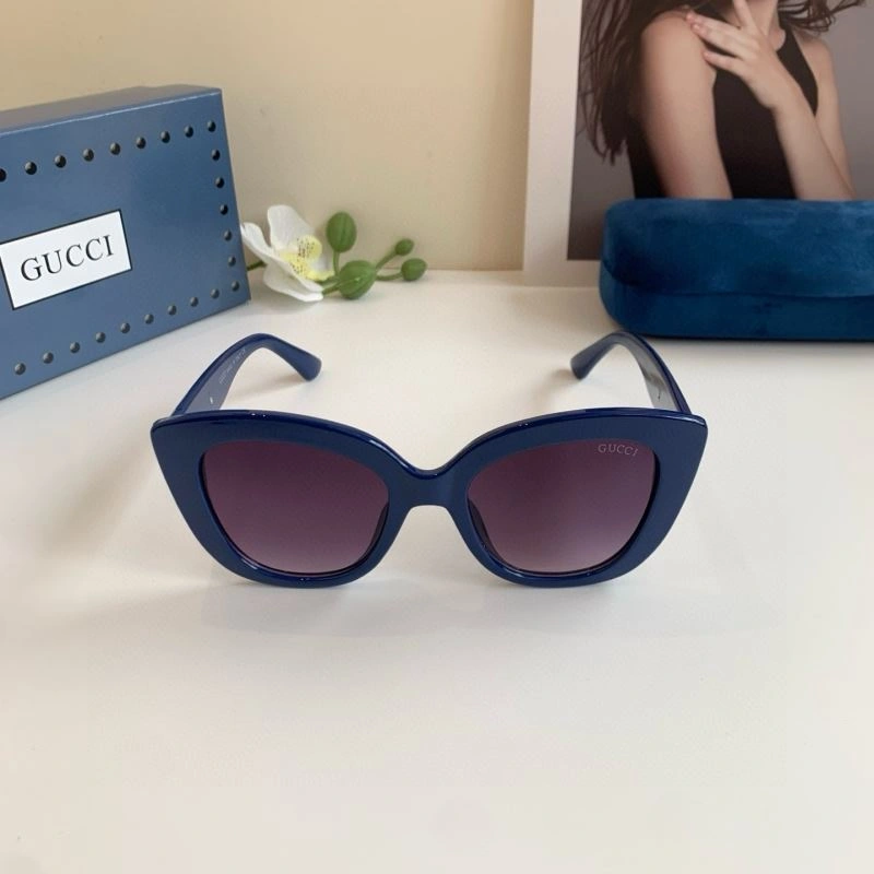 Casual Gucci Sunglasses 279637