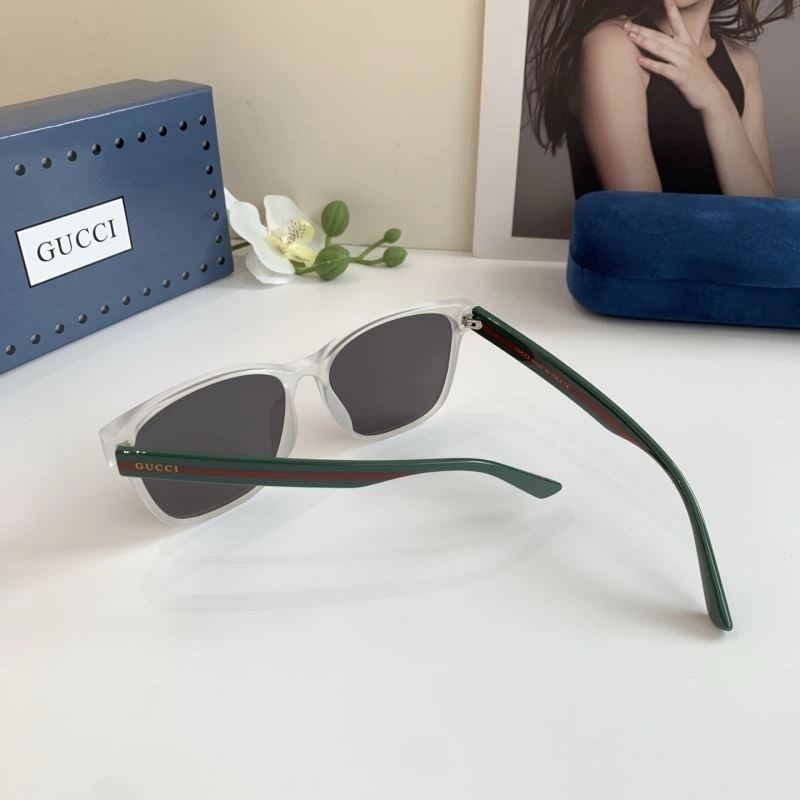 Gucci Sunglasses Sleek 279645