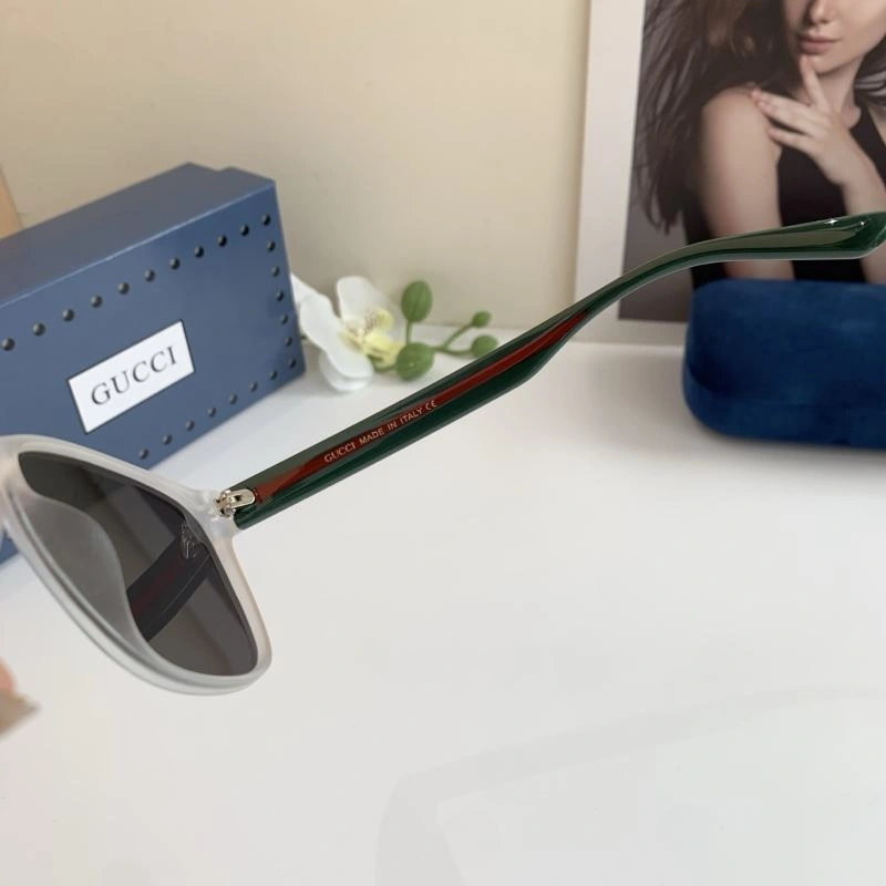 Gucci Sunglasses Sleek 279645