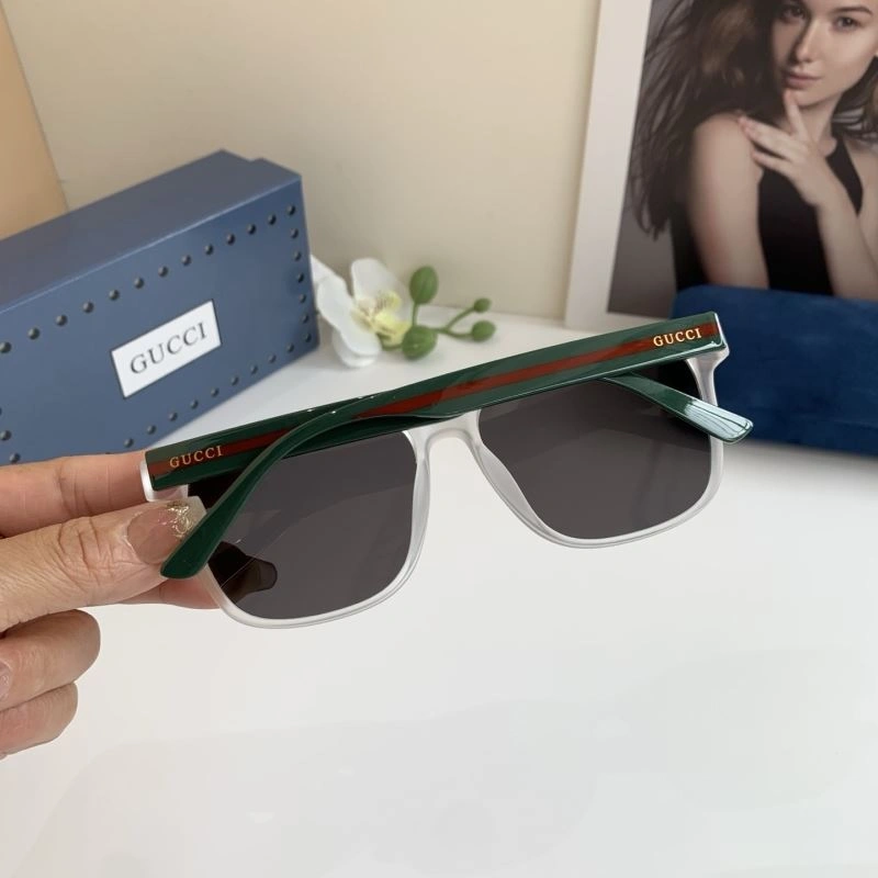 Gucci Sunglasses Sleek 279645