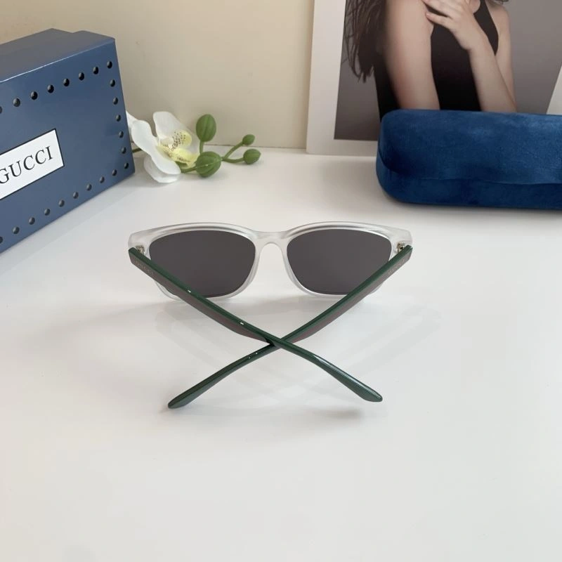 Gucci Sunglasses Sleek 279645