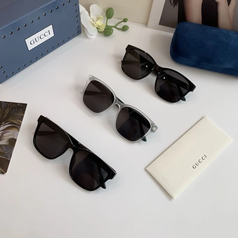 Gucci Sunglasses Sleek 279645