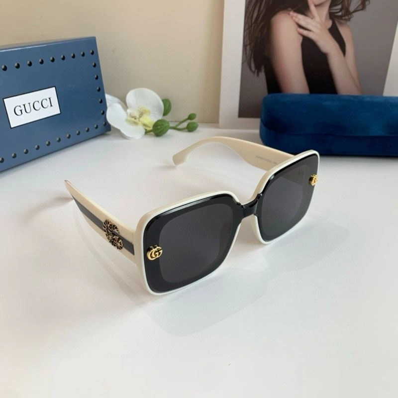 Gucci Sunglasses Fashionable 279602