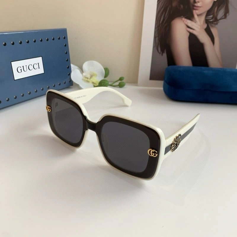 Gucci Sunglasses Fashionable 279602
