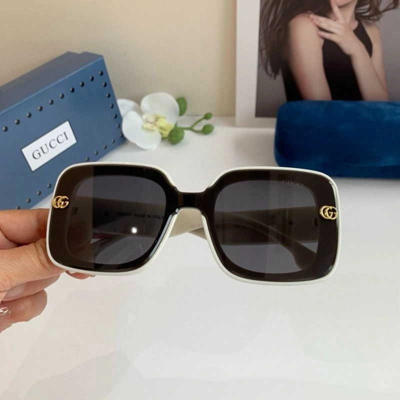 Gucci Sunglasses Fashionable 279602