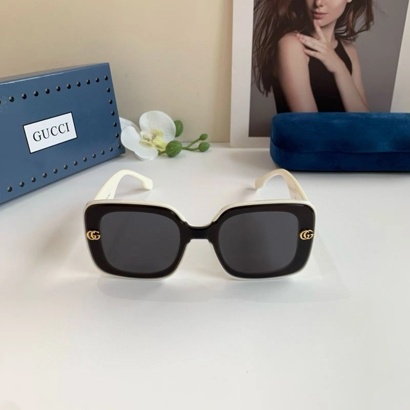 Gucci Sunglasses Fashionable 279602